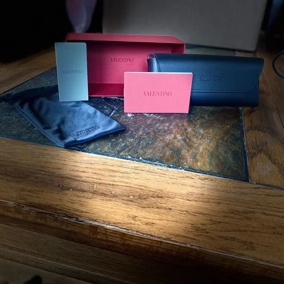 Brand new, never worn ladies Valentino sunglasses. - Picture 10 of 12